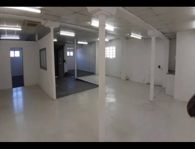 250M² BUILDING TO LET IN WOODSTOCK